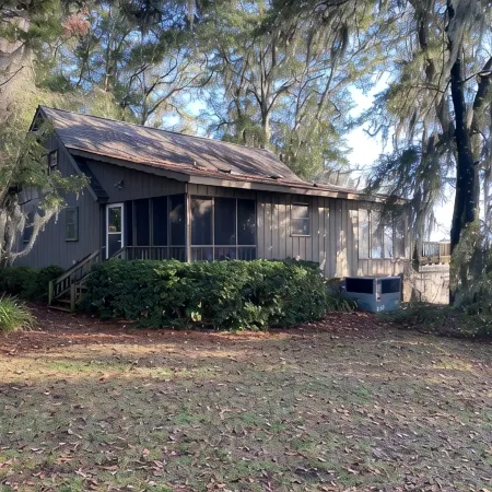 Lakefront Stay on Santee