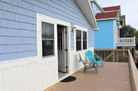 Deacon on Dolphin! Quaint 3rd Row Beach House with Ocean Views! - Beach