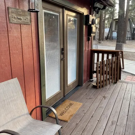 Cozy Cabin, 4 Beds-Dog friendly-15min Drive to to Ski Resort, Fenced yard