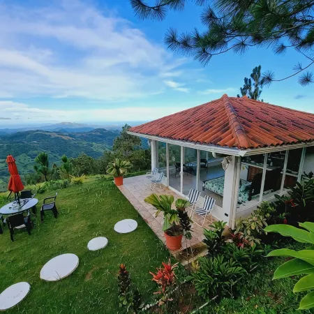 Cabaña JUNIOR con la Mejor vista en altos del Maria