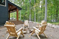 Stylish Signature Lodge, nestled in the Forest, with Teal Lake views - 2-Sterne