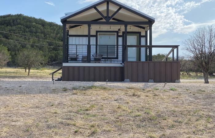 Peaceful and Quiet Place to Relax on 20 acres just 5 minutes from town