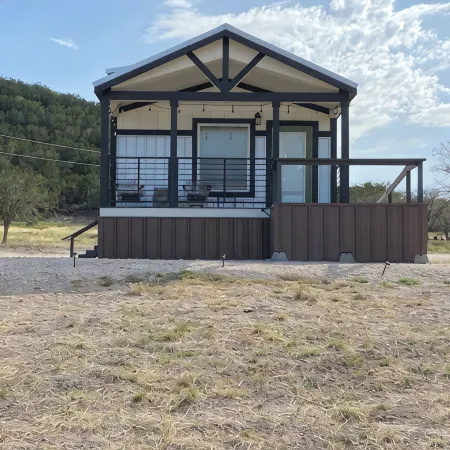 Peaceful and Quiet Place to Relax on 20 acres just 5 minutes from town Отели в г. Кимбл