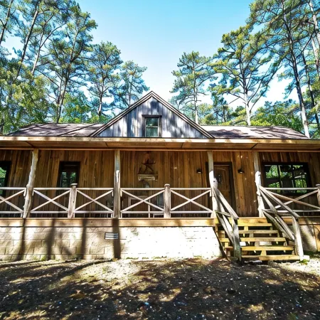 Crazy Horse is a Charming Hochatown Cabin with All the Amenities.