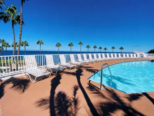 Catalina Honeymoon adventure, 1-bedroom 2 baths with A/C and golf car!