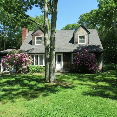 Beautiful Private 4 Br, Heated Pool. Close to Everything!