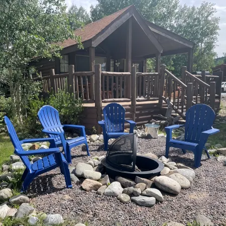 Cozy Chalet-Close to River Sleeps 2, Indoor Pool, Hot Tubs in Lodge Building
