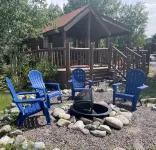Cozy Chalet-Close to River Sleeps 2, Indoor Pool, Hot Tubs in Lodge Building