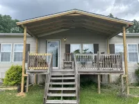 Cozy 3-bedroom mobile home in delightful Magnolia with AC, WiFi パイクのホテル
