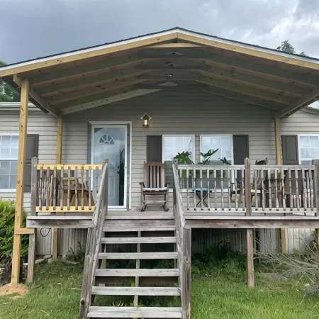 Cozy 3-bedroom mobile home in delightful Magnolia with AC, WiFi