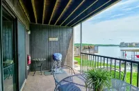 Beautiful view of the Lake! - Homestays