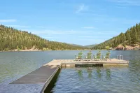 Waterfront Luxury Tiny Home w/ private dock on Deer Lake