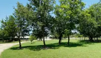 Lookout Guest House: One Bedroom Country Living