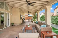 Family friendly home with pool, pool table, games, arcades and equipped kitchen - Bathtub