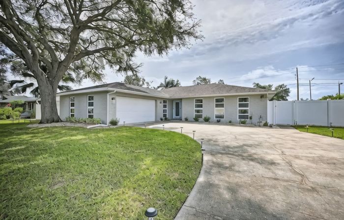 Cozy Safety Harbor Retreat w/ Heated Pool & Near Downtown