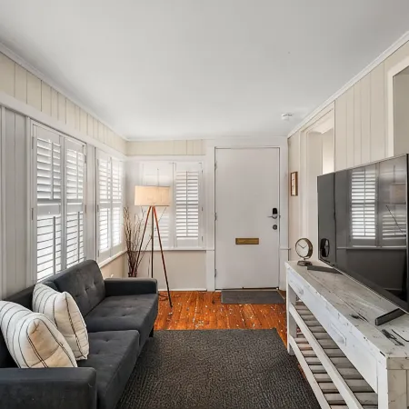 Location! Location! Location! in the Middle of Downtown Mt Dora!