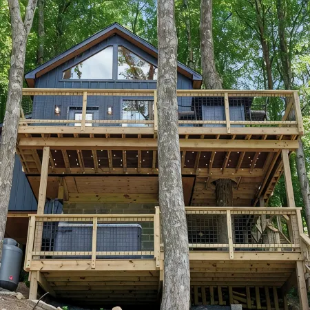 Experience Elevated Living: Upscale Treehouse Cabin in Hocking Hills on 20 acres