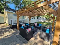 Vintage charm, modern comfort! Lakeshore retreat 3 mins to the beach! - 3-Star
