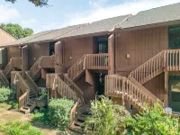 Unforegettable 19th Hole Condo - Steps from the Country Club & Golf - Pets OK!