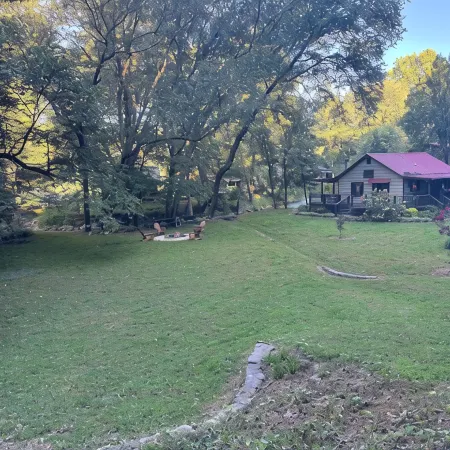 Cozy Nottely River Cabin. Close to lake, hiking trails, and Vogel State Park.