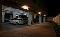 Riverfront Hotel Mukdahan - parking