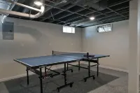 Midtown Manor: Full Kitchen + A/C + Backyard + Washer & Dryer - 방갈로