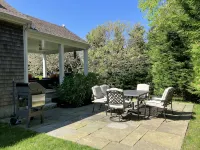 WALK TO VILLAGE LOCATION, NEW POOL, FAMILY COMPOUND!
