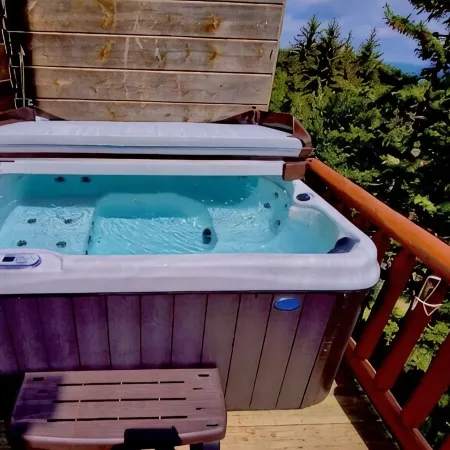 Ski-In/Ski Out Townhome w/ Beautiful View w/Hot Tub.