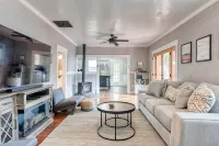 Lux Kalispell Farmhouse w/ Large Hot Tub