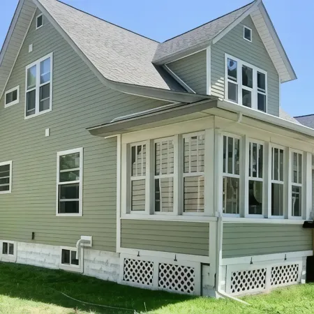 IN TOWN, ONLY 3 BLOCKS FROM LAKE MICHIGAN’S “STEARNS BEACH