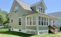 IN TOWN, ONLY 3 BLOCKS FROM LAKE MICHIGAN’S “STEARNS BEACH