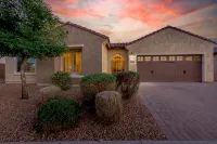 DESERT GEM!  Resort style Living - Private Pool. - Swimmingpools