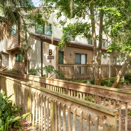 ONE BLOCK from the beach! Weekly and monthly discounts offered.