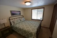 Black Hills Cabin Located Off The Beaten Path Perfect For Some R&R at Miners! - Wifi