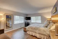 Downtown Delray Beach House, Heated Pool, 5 min to Atlantic Ave - Wi-Fi