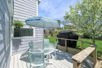 2BR/2BA Harborside Home · Fenced Backyard · Ocean View ·Walk to Rocky Neck+Beach - Boutique