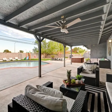 Vila Hearts- 5BD with pool, Hot tub, Sauna, Arcade, Bar all you need N the Strip