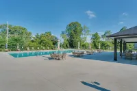 Winter Getaway with Cozy Fireplace in This Elegant Lake Geneva Condo & King Bed. - Pools