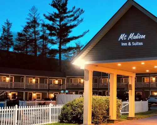 Mt. Madison Inn & Suites Hotels in Горхам