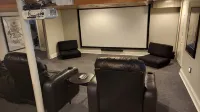 Lakefront - 4BR w/Hot Tub & Sauna - Wifi