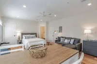 Fantastic studio in Leinkauf Historic District!