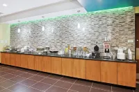La Quinta Inn & Suites by Wyndham Tulsa - Catoosa Route 66 - breakfast