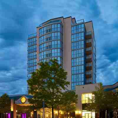 Executive Plaza Hotel & Conference Centre, Metro Vancouver Hotel Exterior