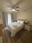 3-bedroom home close to Airport. Beutifully decorated. - บังกะโล