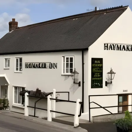 The Haymaker Inn Отели в г. Чард