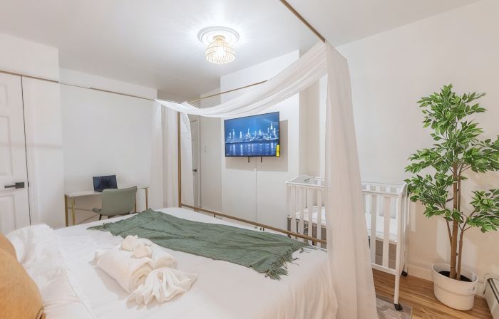 City Escape w/ 2 Bath, 10 beds, We Pay 1/2 Parking