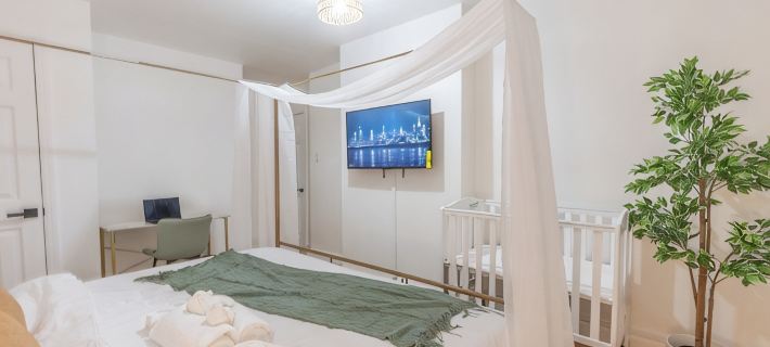 City Escape w/ 2 Bath, 10 beds, We Pay 1/2 Parking Hotels in Hoboken