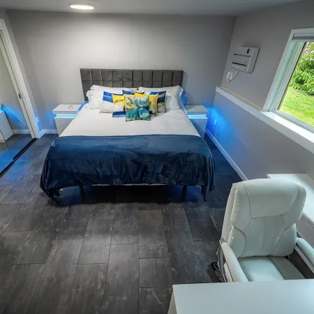 Stylish Remodeled 2BR Retreat - Near Seattle - Peaceful, Clean, & Modern