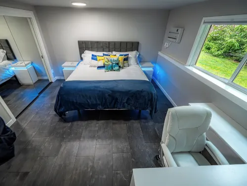Stylish Remodeled 2BR Retreat - Near Seattle - Peaceful, Clean, & Modern - Wifi