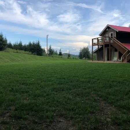 LINVILLE MOUNTAIN BARN LOFT on WEDDING VENUE, Hot Tub, FARM,close to attractions